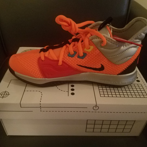 PG3 NASA - Nike - New in box -Kids, Womans, Mens - Picture 6 of 6